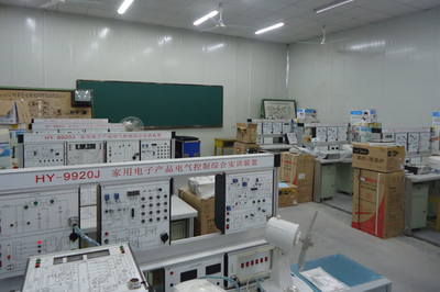 云南冶金高級(jí)技工學(xué)校電子產(chǎn)品相關(guān)專業(yè)解析 優(yōu)勢(shì)、課程與就業(yè)前景